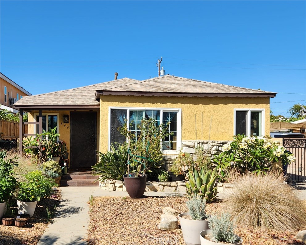 844 W Carmelita Avenue