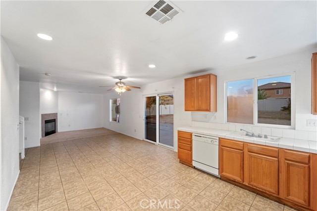 Detail Gallery Image 7 of 26 For 14483 Wapiti Way, Victorville,  CA 92394 - 4 Beds | 2/1 Baths