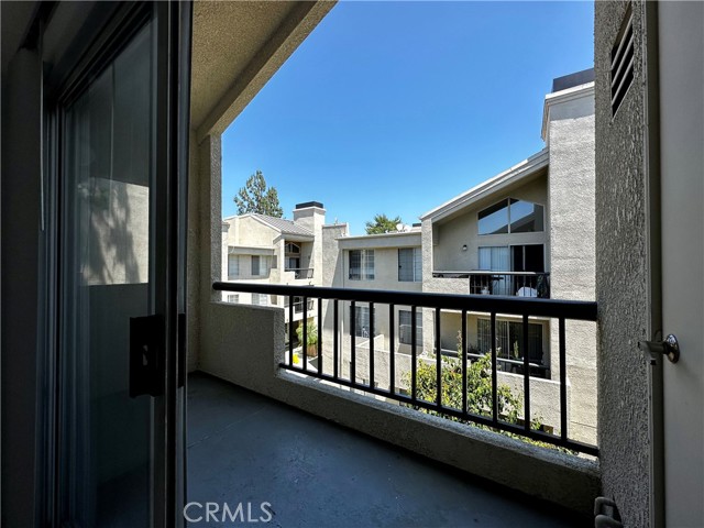 Detail Gallery Image 3 of 13 For 5500 Owensmouth Ave #314,  Woodland Hills,  CA 91367 - 3 Beds | 2 Baths