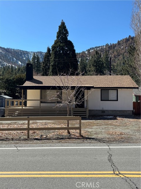 955 Apple Avenue, Wrightwood CA: https://media.crmls.org/medias/b1316f04-e4c0-4562-ba4f-05ef9cc7c688.jpg