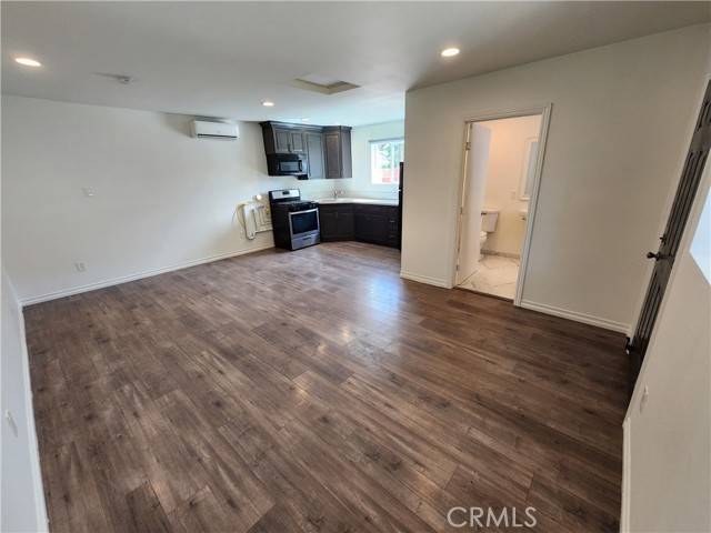 10450 Balboa Boulevard, Granada Hills CA: https://media.crmls.org/medias/b1320f7b-5d75-4210-a07e-eb1ef34d4bbb.jpg