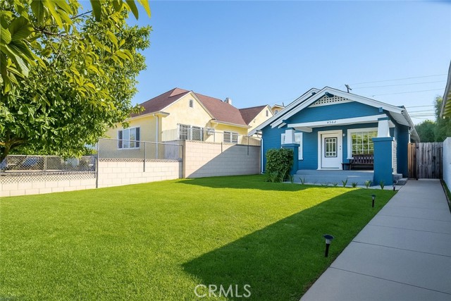 Detail Gallery Image 2 of 63 For 4562 Lomita, Los Angeles,  CA 90019 - 3 Beds | 2 Baths