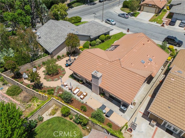 26175 Montolla Lane, Valencia CA: https://media.crmls.org/medias/b1326804-0b9c-4381-8a78-e9cab568ff63.jpg