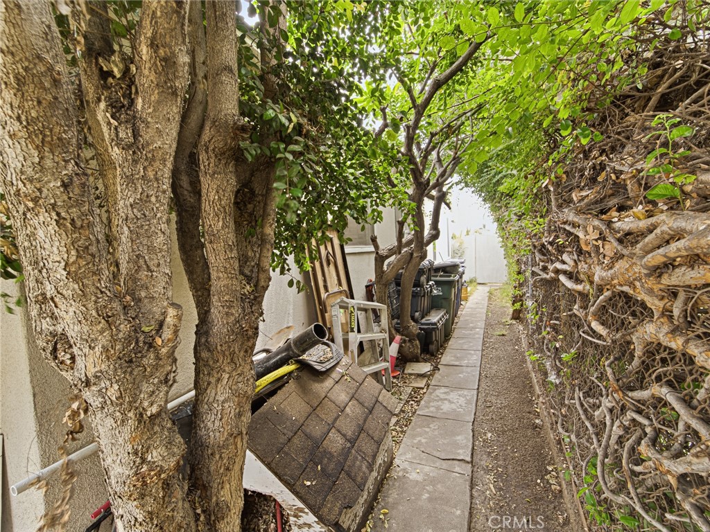 https://media.crmls.org/medias/b1336bec-4ddd-4a32-a257-bfd0a2c99a28.jpg?preset=X-Large