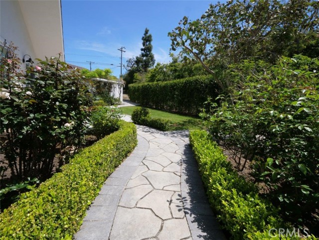 2 El Concho Lane, Rolling Hills CA: https://media.crmls.org/medias/b133f644-a00c-4235-981b-aa0c9b9e3408.jpg