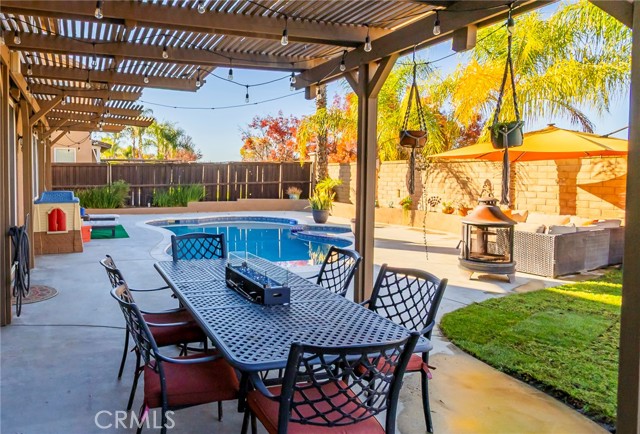 Detail Gallery Image 7 of 52 For 35181 Begonia Ln, Winchester,  CA 92596 - 6 Beds | 3 Baths