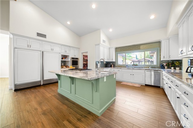 9394 Gum Tree Drive, Corona CA: https://media.crmls.org/medias/b1352a08-f5bb-44df-8966-0cfef0cc3032.jpg