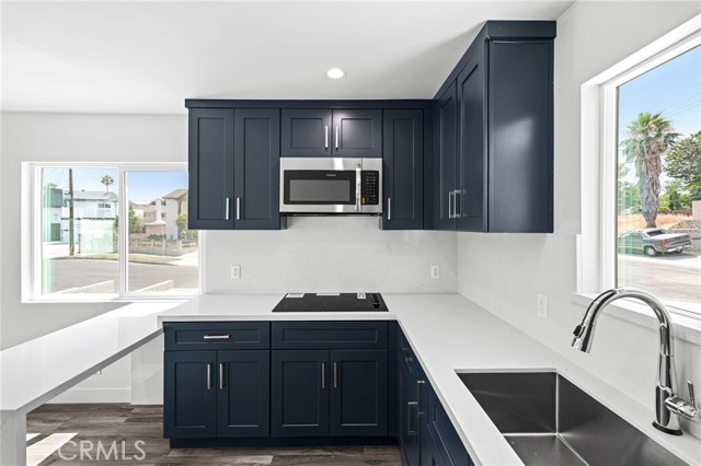 11062 Oneida Avenue, San Fernando CA: https://media.crmls.org/medias/b1360b14-674e-4dbb-91ba-e52f469e42b0.jpg