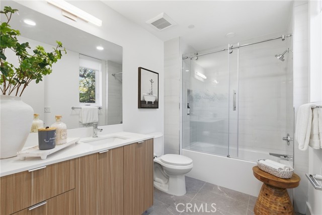 Detail Gallery Image 8 of 12 For 12078 Guerin St #201,  Studio City,  CA 91604 - 2 Beds | 2 Baths