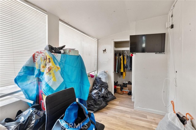 207 E 5th Street, Beaumont CA: https://media.crmls.org/medias/b136604b-f3a8-4b6e-8721-7c6d8f28d8c7.jpg