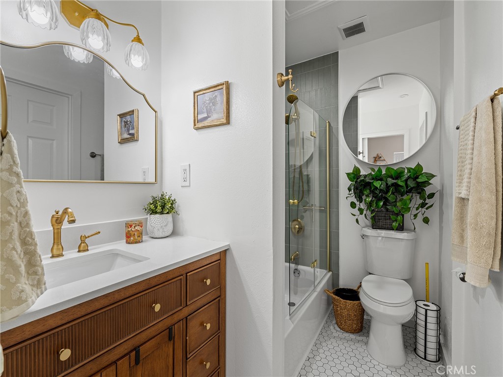 https://media.crmls.org/medias/b1379b54-18af-4a87-b229-9b589101e118.jpg?preset=X-Large
