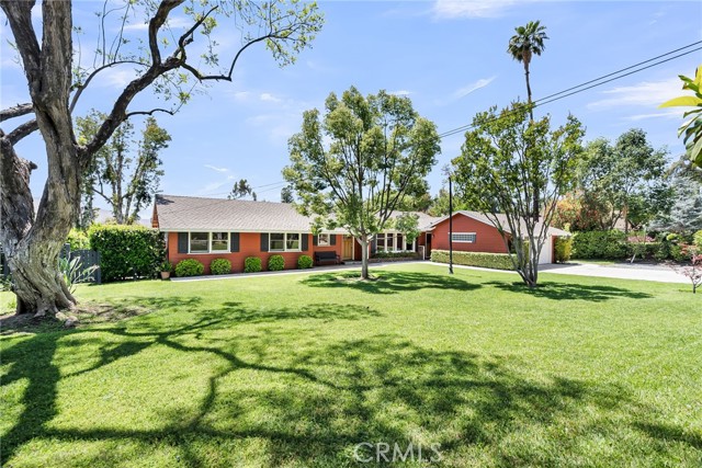 2886 Mcallister Street, Riverside CA: https://media.crmls.org/medias/b13823c3-9f8b-4540-b573-b75b0dbf6ab8.jpg