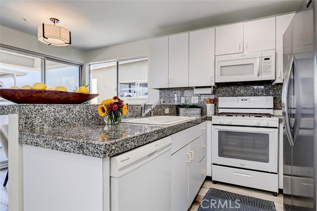 3302 Manhattan Avenue, Manhattan Beach, California 90266, 2 Bedrooms Bedrooms, ,2 BathroomsBathrooms,Residential,Sold,Manhattan,SB23167396