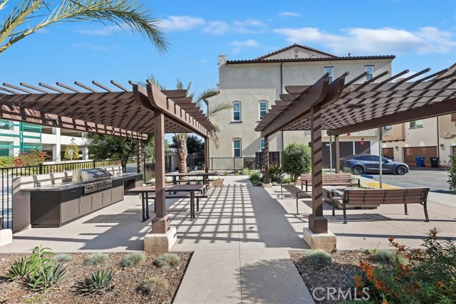 Detail Gallery Image 34 of 39 For 129 Dove Lndg, Covina,  CA 91722 - 3 Beds | 3 Baths