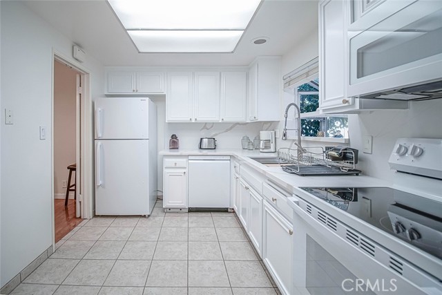 Detail Gallery Image 24 of 59 For 4950 Louise Ave #105,  Encino,  CA 91316 - 2 Beds | 2 Baths