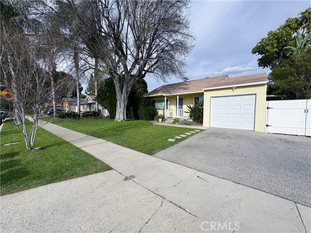 Detail Gallery Image 2 of 20 For 7316 Oakdale Ave, Winnetka,  CA 91306 - 4 Beds | 2 Baths