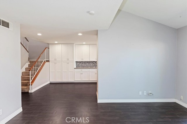 Detail Gallery Image 15 of 31 For 983 Elsa Ct #B,  Corona,  CA 92881 - 2 Beds | 2/1 Baths
