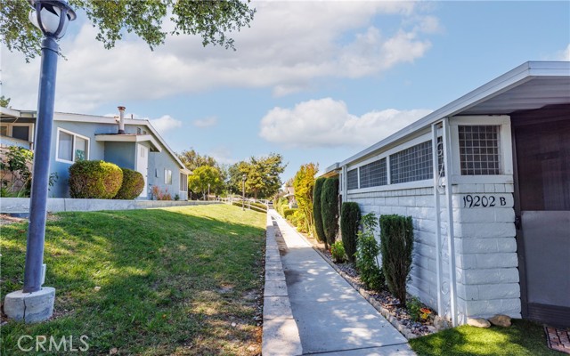 Detail Gallery Image 5 of 45 For 19202 Avenue of the Oaks a,  Newhall,  CA 91321 - 2 Beds | 2 Baths