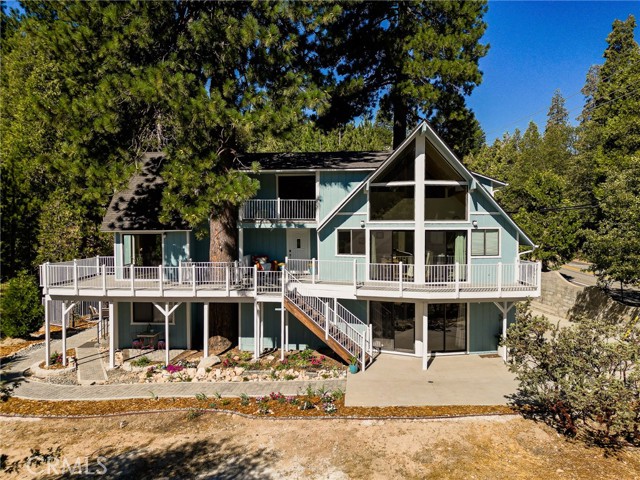 Detail Gallery Image 1 of 57 For 113 Brentwood Dr, Lake Arrowhead,  CA 92352 - 6 Beds | 5 Baths