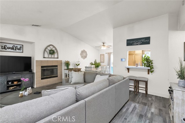 Detail Gallery Image 4 of 24 For 13061 Billings Ct, Victorville,  CA 92395 - 3 Beds | 2 Baths