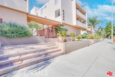 5429 Newcastle AVE Unit: 210
