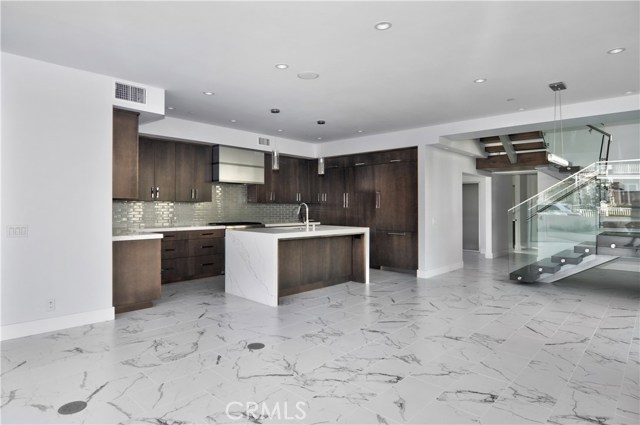 Detail Gallery Image 4 of 32 For 621 Narcissus Ave, Corona Del Mar,  CA 92625 - 3 Beds | 3 Baths