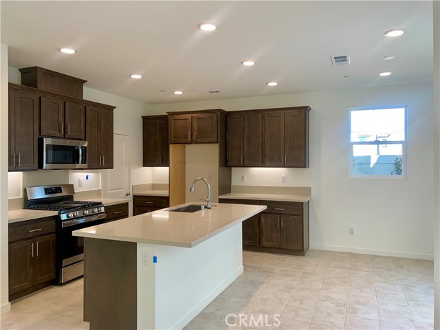 Detail Gallery Image 2 of 7 For 26149 Park Ave #46,  Loma Linda,  CA 92373 - 4 Beds | 3 Baths