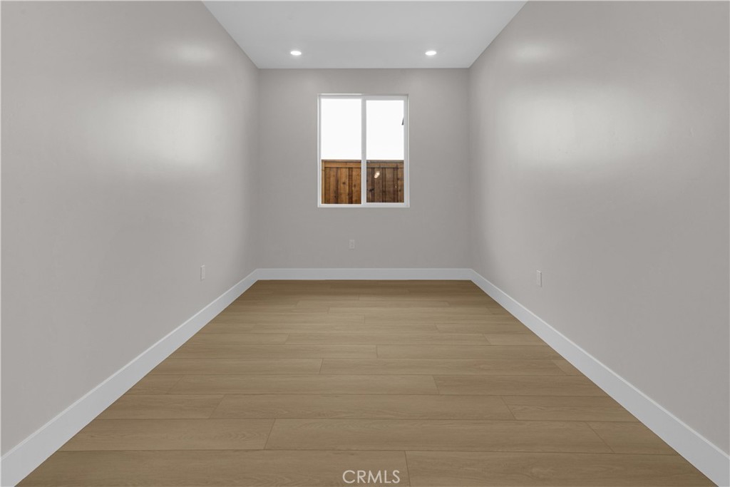 https://media.crmls.org/medias/b13e0c04-0646-4697-9f08-3c3d48812128.jpg?preset=X-Large