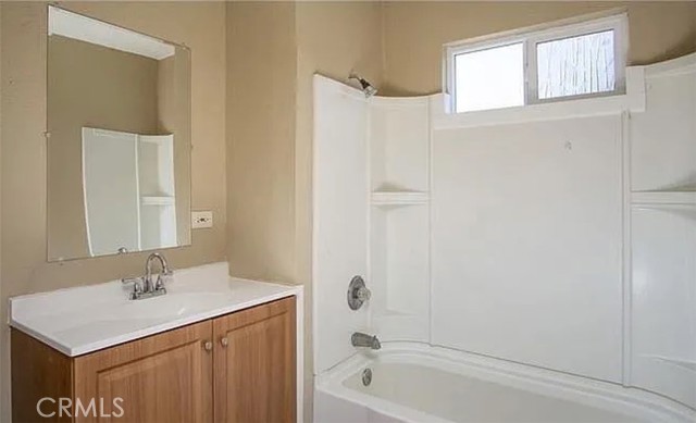 Detail Gallery Image 7 of 14 For 410 E 21st St, Long Beach,  CA 90806 - 4 Beds | 2 Baths