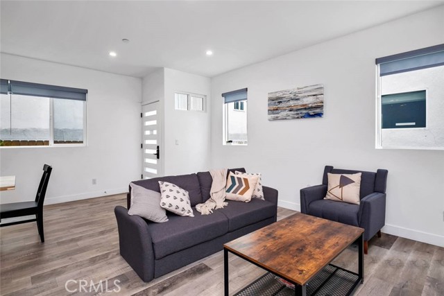 Detail Gallery Image 14 of 36 For 1344 N Kenmore, Los Angeles,  CA 90027 - 3 Beds | 3/1 Baths