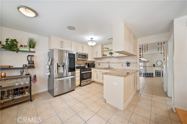 Detail Gallery Image 20 of 47 For 19950 Sherman Way Unit a a,  Winnetka,  CA 91306 - 3 Beds | 4 Baths