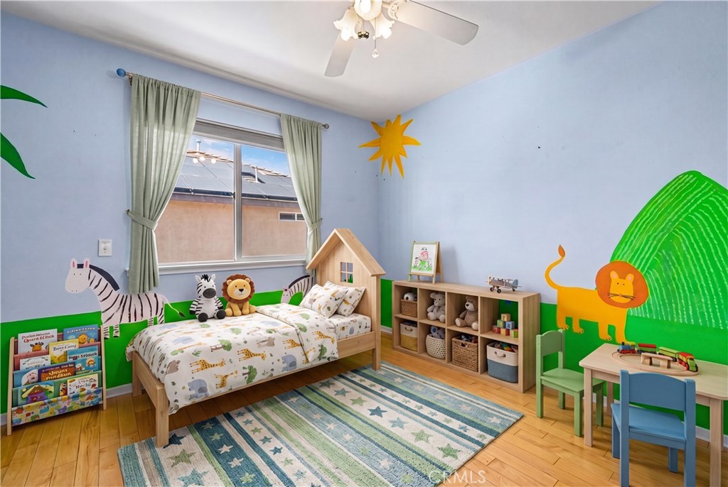https://media.crmls.org/medias/b140514b-9995-429e-be4f-16aed2ce1db1.jpg?preset=X-Large