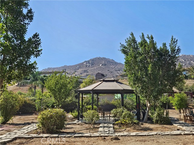 410 Caliente Drive, Norco CA: https://media.crmls.org/medias/b140978f-9999-44ca-8b8e-3fb442fdeee0.jpg