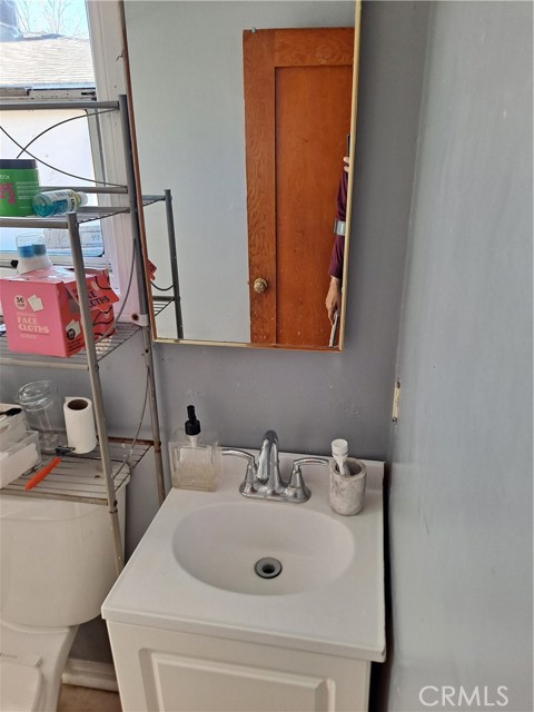 Detail Gallery Image 9 of 12 For 4252 Blanchard, Los Angeles,  CA 90063 - 5 Beds | 2 Baths