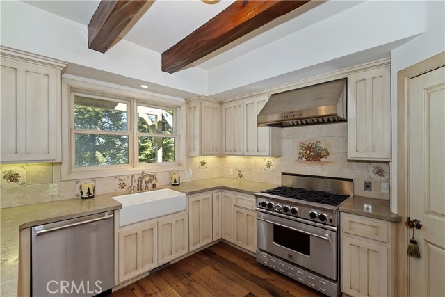 Detail Gallery Image 13 of 59 For 319 Mittry Ln, Lake Arrowhead,  CA 92352 - 2 Beds | 2/1 Baths