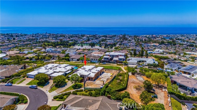 21 Beachcomber Drive, Corona del Mar CA: https://media.crmls.org/medias/b141c11f-b5e4-4c38-889c-9b93c40eda44.jpg