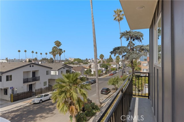 Detail Gallery Image 12 of 12 For 4511 Rosewood Ave #1/2,  Los Angeles,  CA 90004 - 4 Beds | 4/1 Baths