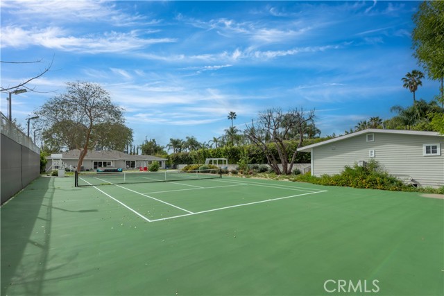 Detail Gallery Image 29 of 36 For 22637 Erwin St, Woodland Hills,  CA 91367 - 6 Beds | 5/1 Baths