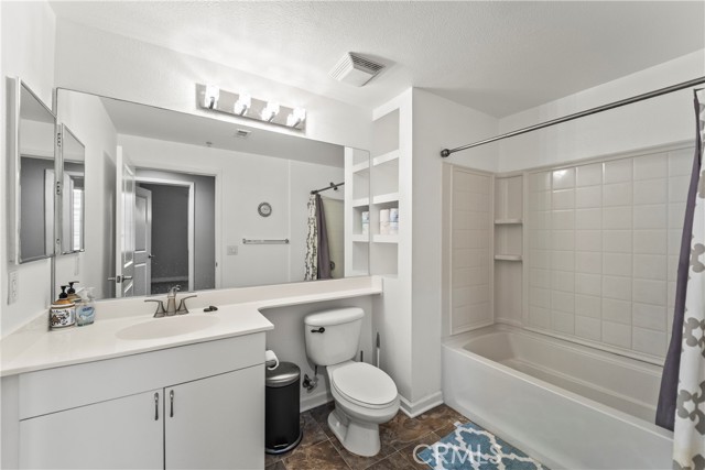 Detail Gallery Image 14 of 28 For 1801 E Katella #2063,  Anaheim,  CA 92805 - 3 Beds | 2 Baths