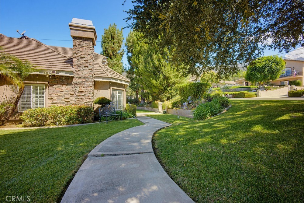https://media.crmls.org/medias/b14351ee-4610-465e-813e-81d39d77e6a3.jpg?preset=X-Large