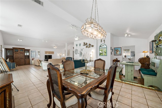 40555 Benji Lane, Hemet CA: https://media.crmls.org/medias/b1436d26-0122-4e8c-90f4-c8120c4391a3.jpg