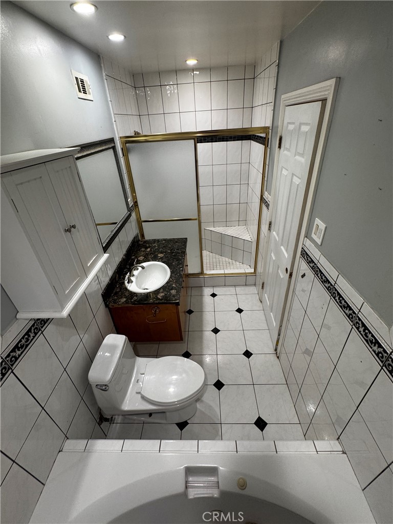 https://media.crmls.org/medias/b143d592-1359-4327-ad18-b3931d0517b2.jpg?preset=X-Large