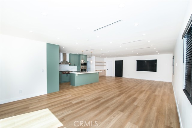 Detail Gallery Image 2 of 19 For 7760 Independence Ave, Canoga Park,  CA 91304 - 4 Beds | 2/1 Baths