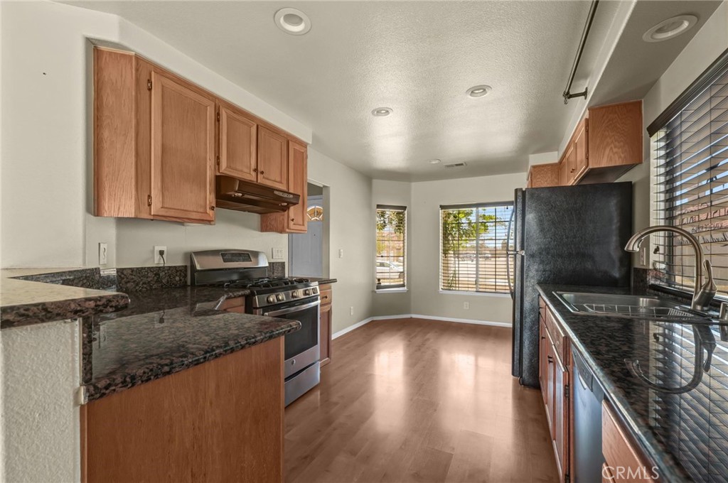 589 Iona Court - photo 2
