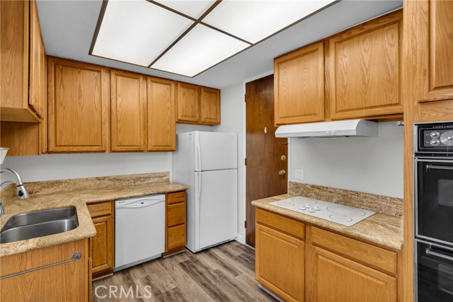 Detail Gallery Image 14 of 33 For 6150 Buckingham Pkwy #202,  Culver City,  CA 90230 - 2 Beds | 2 Baths