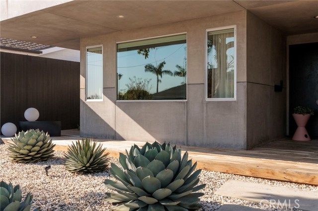 Detail Gallery Image 3 of 50 For 5473 E 4th, Long Beach,  CA 90814 - 3 Beds | 2/1 Baths