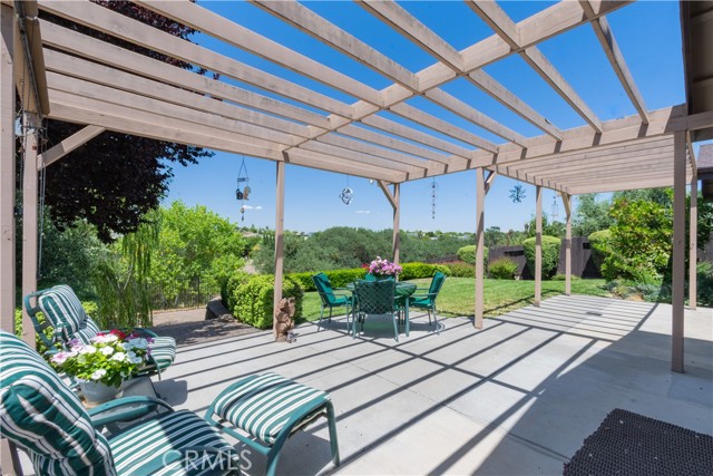 403 Montebello Oaks Drive, Paso Robles CA: https://media.crmls.org/medias/b1467908-fff2-4246-9fdd-587d06d189e1.jpg