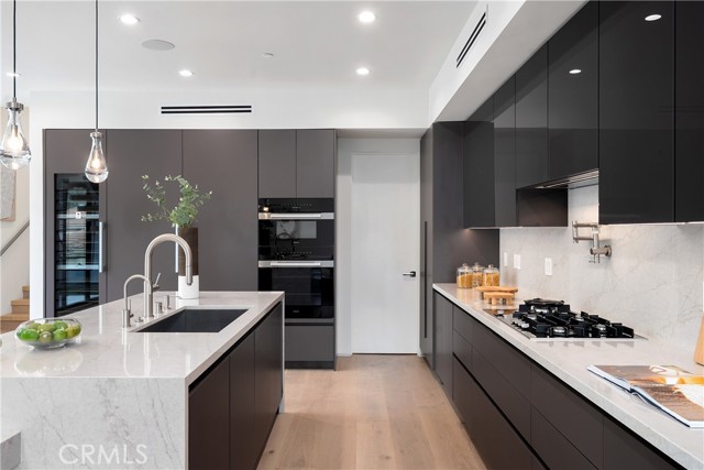 3670 Buena Park Drive, Studio City CA: https://media.crmls.org/medias/b147cd01-228e-47b0-9065-ecbcb2f601e8.jpg