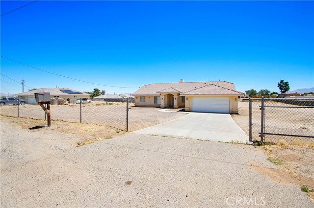 Detail Gallery Image 3 of 34 For 11949 Hawthorne Ave, Hesperia,  CA 92345 - 3 Beds | 2 Baths