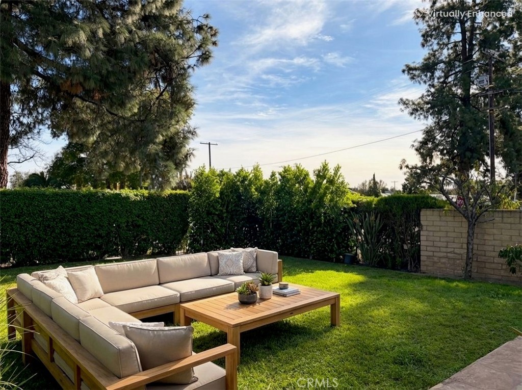 https://media.crmls.org/medias/b148532f-2886-40a3-8c4a-00199ce408e9.jpg?preset=X-Large